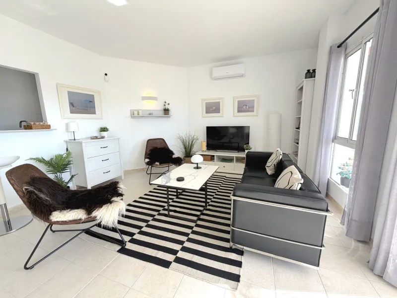 Modern 2-Bedroom Apartment in the Reserva del Higueron.