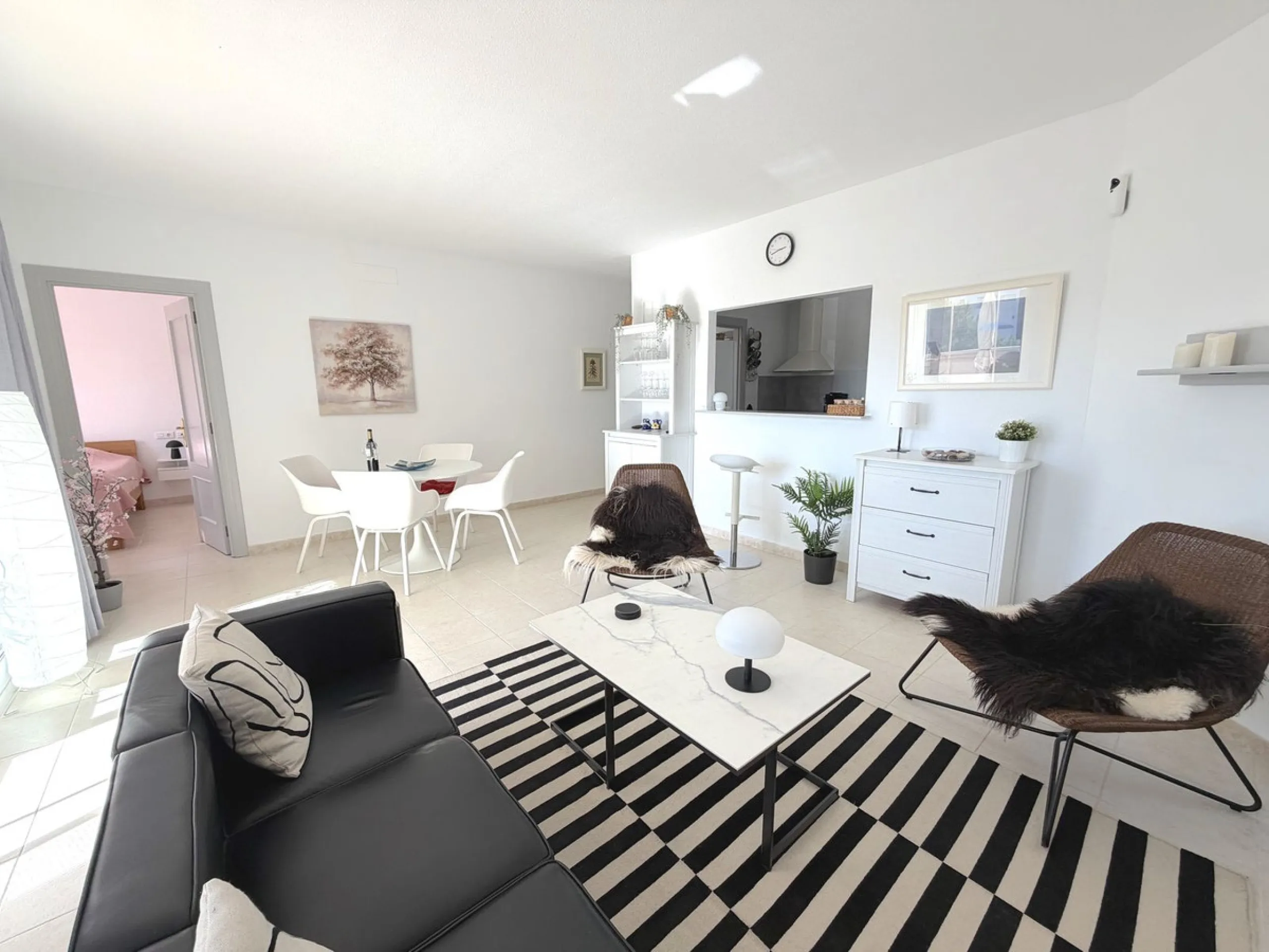 Modern 2-Bedroom Apartment in the Reserva del Higueron.
