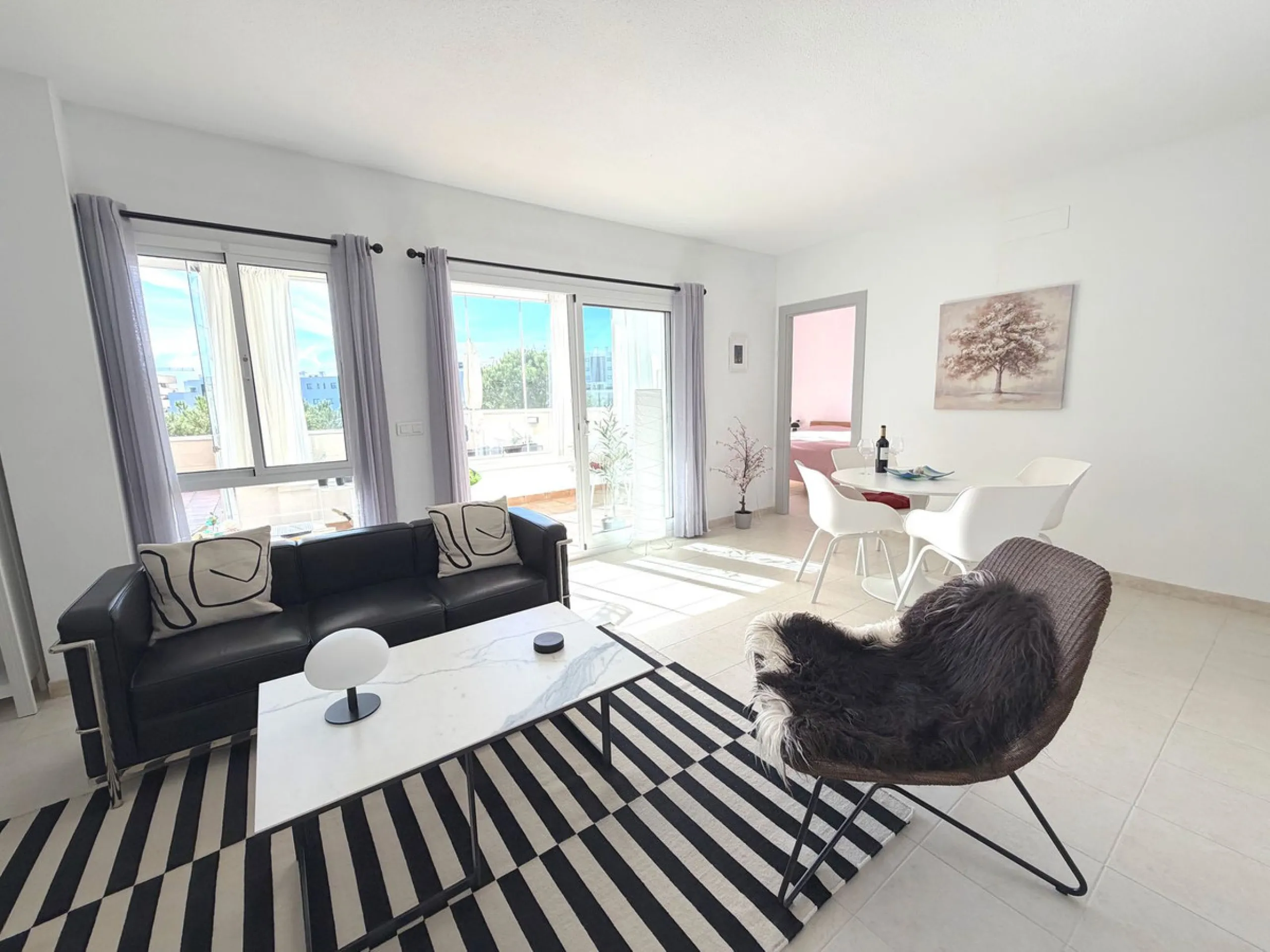 Modern 2-Bedroom Apartment in the Reserva del Higueron.