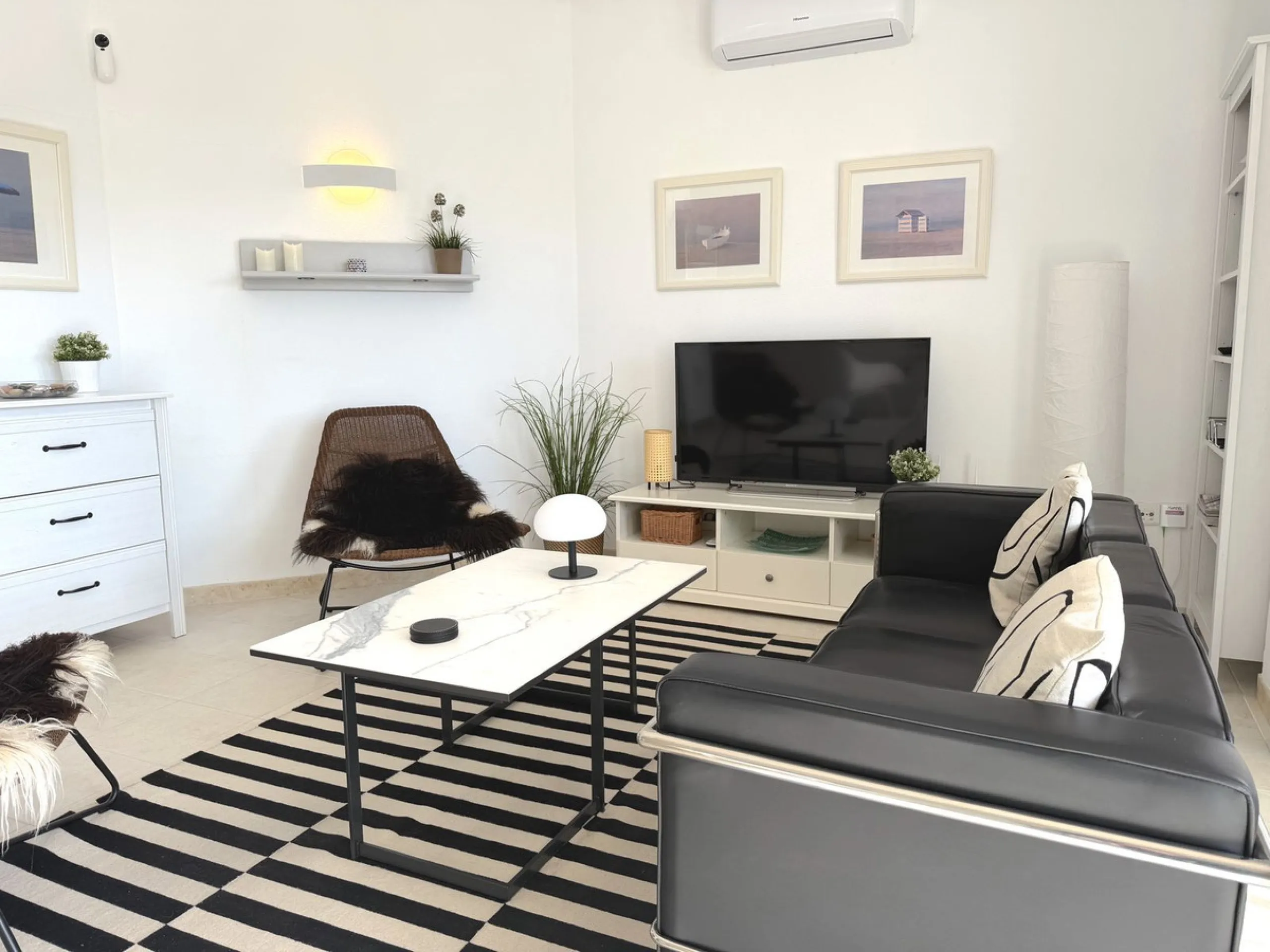 Modern 2-Bedroom Apartment in the Reserva del Higueron.