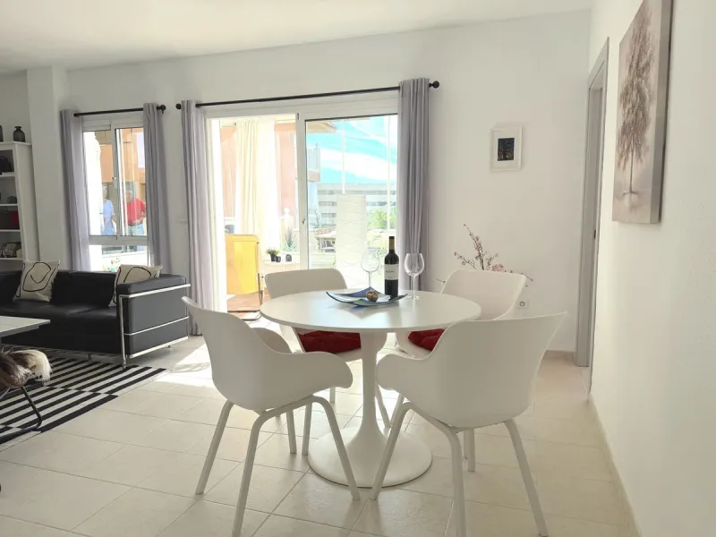 Modern 2-Bedroom Apartment in the Reserva del Higueron.