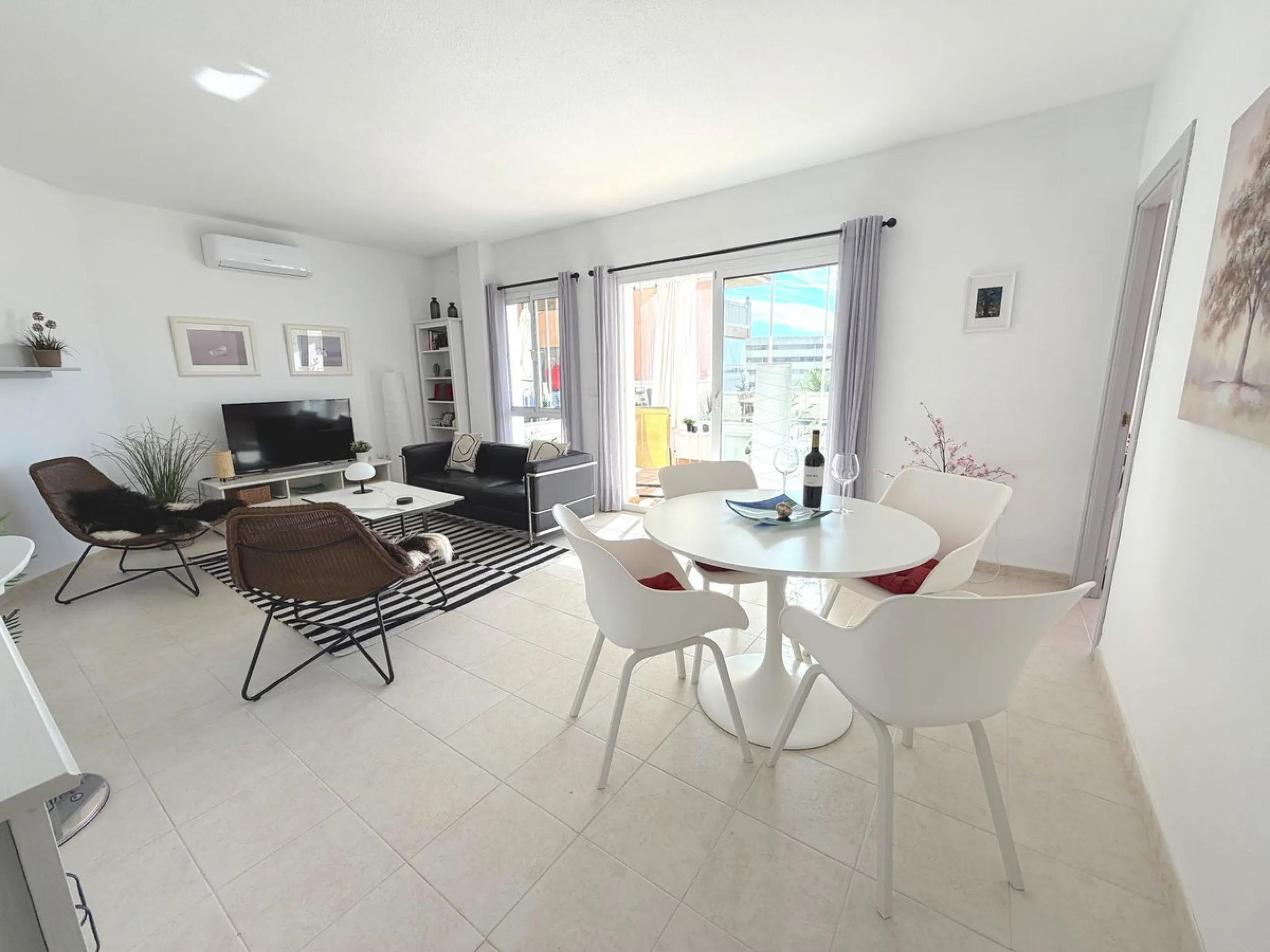 Modern 2-Bedroom Apartment in the Reserva del Higueron.