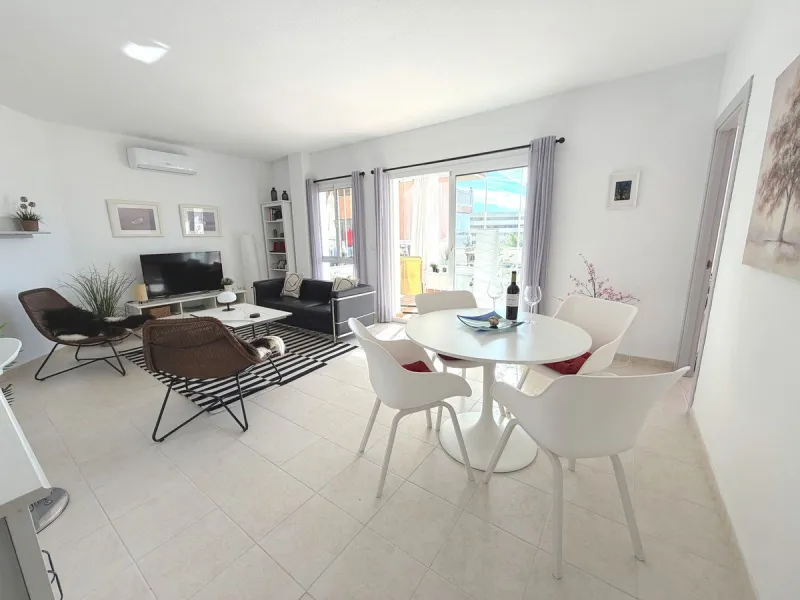 Modern 2-Bedroom Apartment in the Reserva del Higueron.