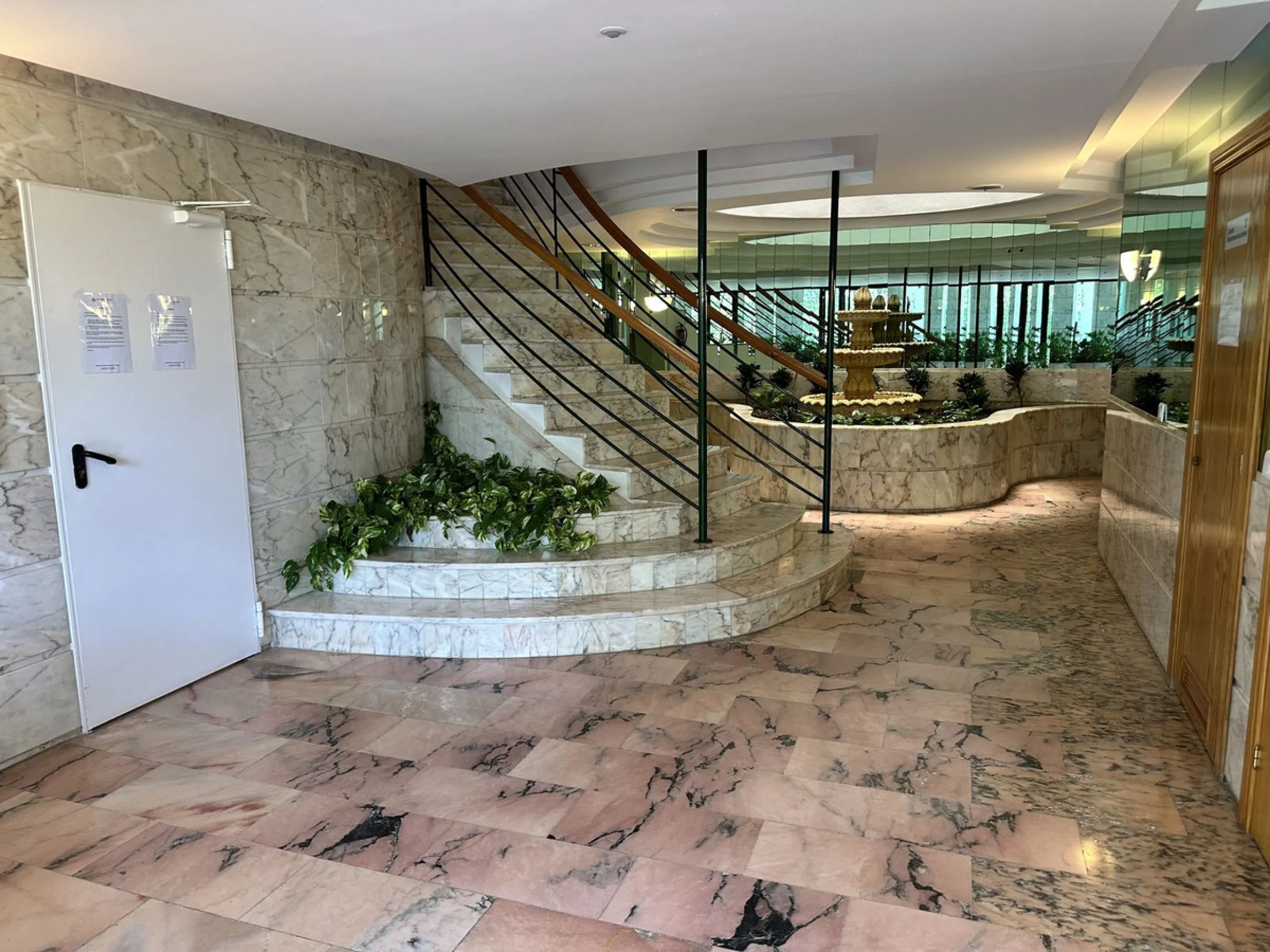 Modern 2-Bedroom Apartment in the Reserva del Higueron.