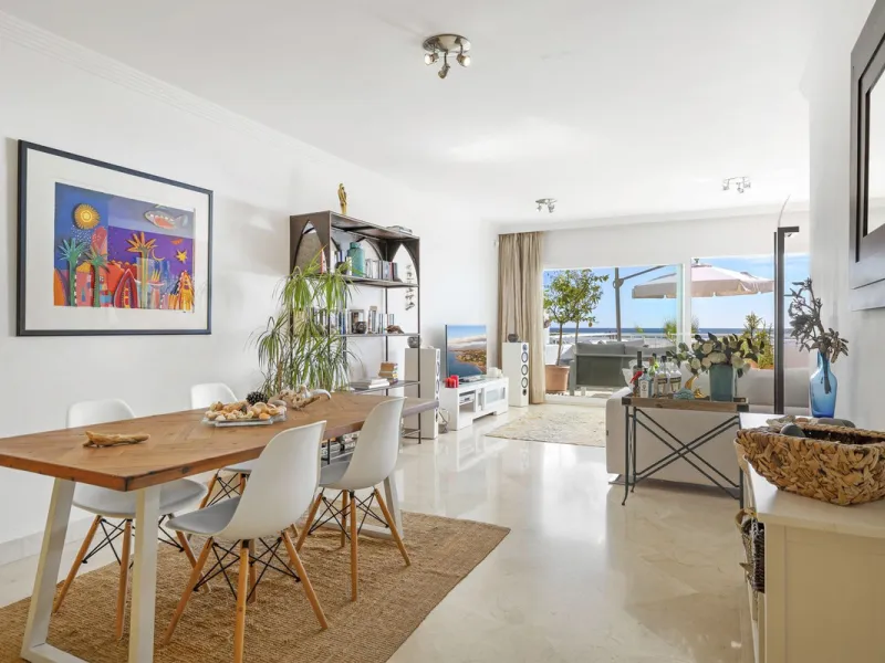 Set in the highly desirable beachfront area of Buenas Noches, Estepona, this exceptional frontline beach apartment offers direct access to the Mediterranean Sea and breathtaking uninterrupted panoramic sea views.