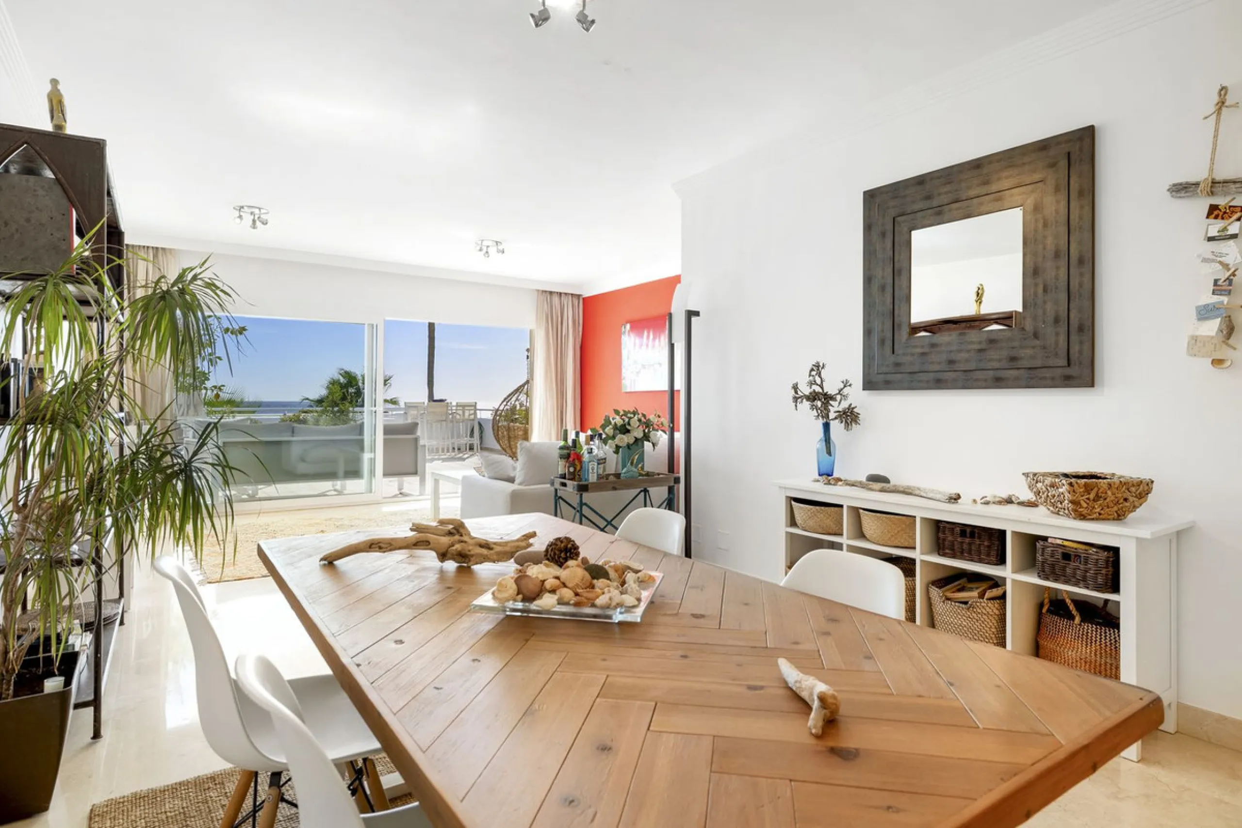 Set in the highly desirable beachfront area of Buenas Noches, Estepona, this exceptional frontline beach apartment offers direct access to the Mediterranean Sea and breathtaking uninterrupted panoramic sea views.
