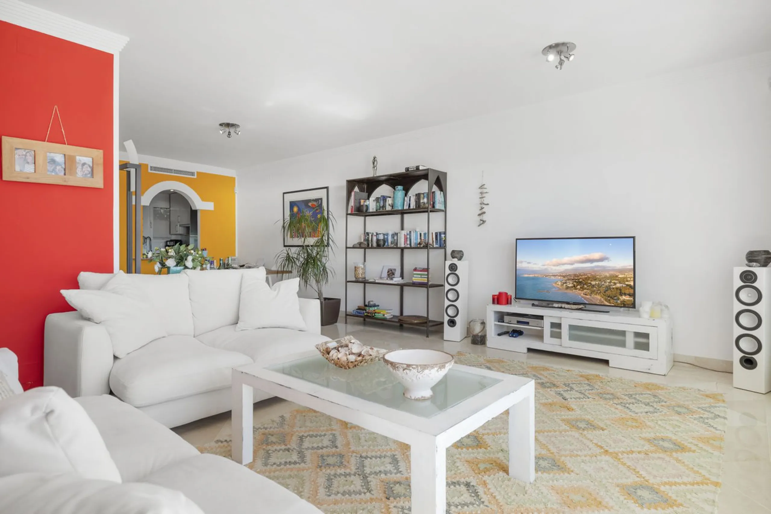 Set in the highly desirable beachfront area of Buenas Noches, Estepona, this exceptional frontline beach apartment offers direct access to the Mediterranean Sea and breathtaking uninterrupted panoramic sea views.