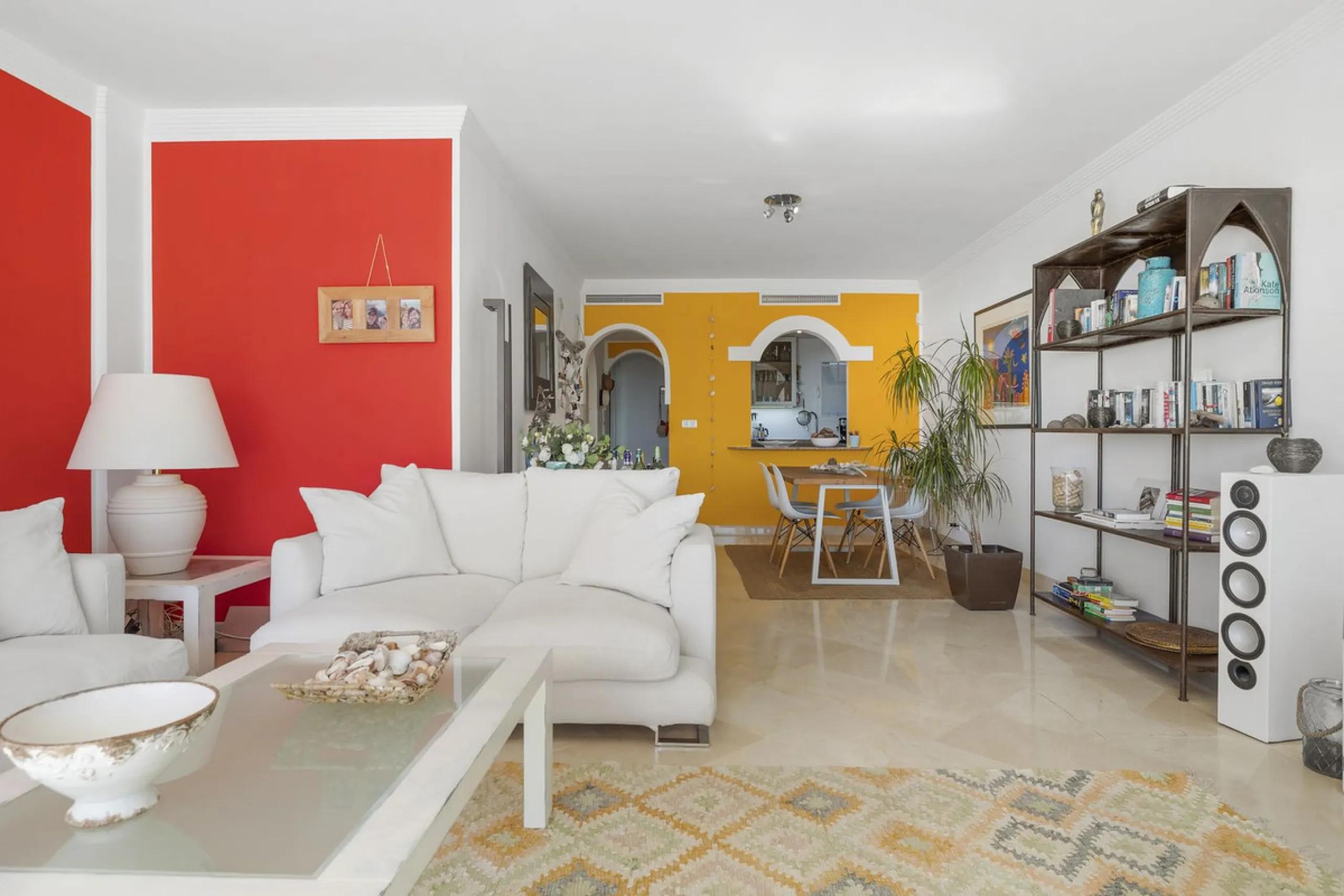 Set in the highly desirable beachfront area of Buenas Noches, Estepona, this exceptional frontline beach apartment offers direct access to the Mediterranean Sea and breathtaking uninterrupted panoramic sea views.