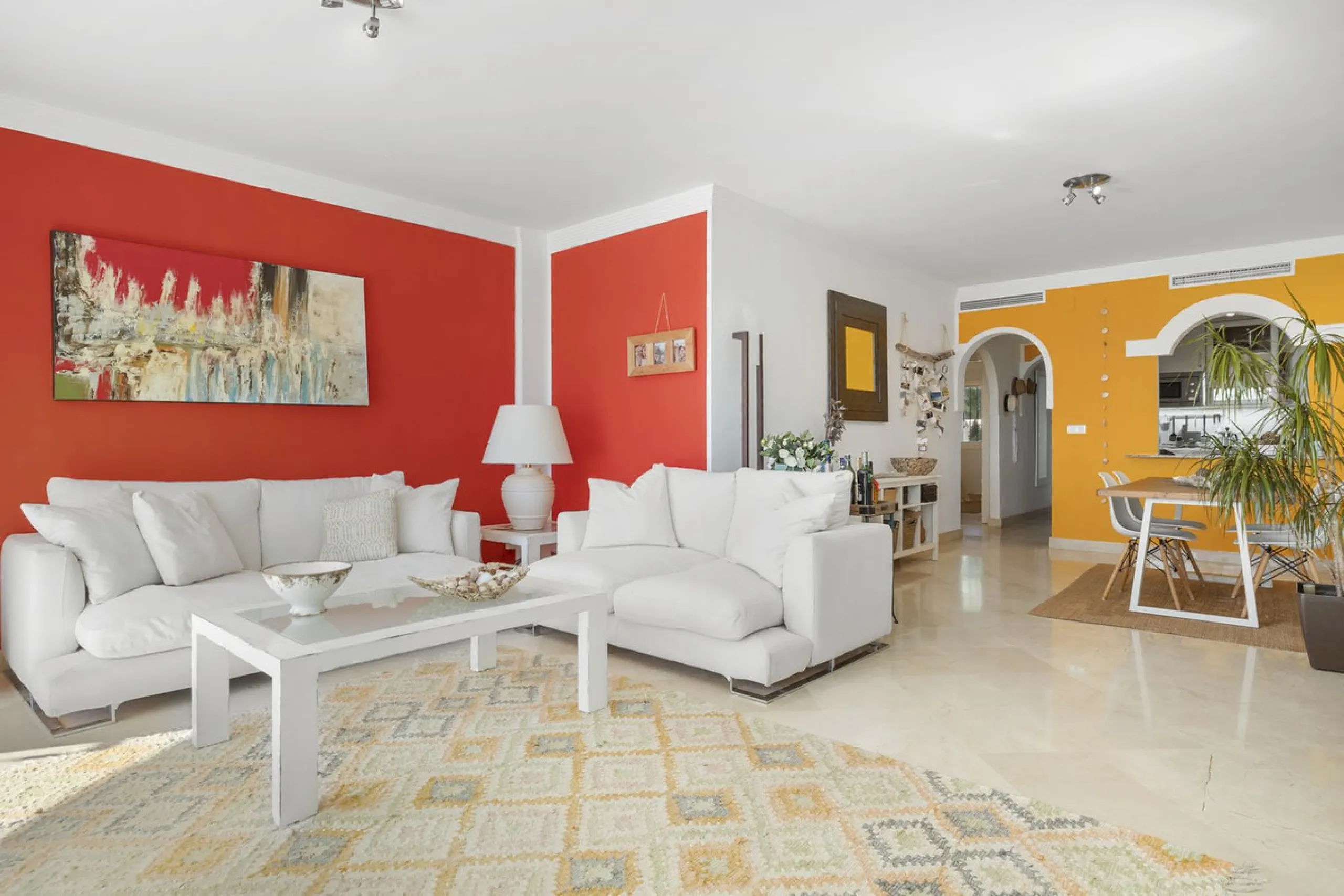 Set in the highly desirable beachfront area of Buenas Noches, Estepona, this exceptional frontline beach apartment offers direct access to the Mediterranean Sea and breathtaking uninterrupted panoramic sea views.