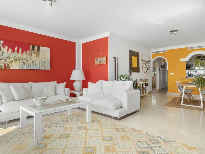 Set in the highly desirable beachfront area of Buenas Noches, Estepona, this exceptional frontline beach apartment offers direct access to the Mediterranean Sea and breathtaking uninterrupted panoramic sea views.