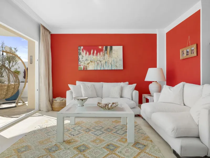Set in the highly desirable beachfront area of Buenas Noches, Estepona, this exceptional frontline beach apartment offers direct access to the Mediterranean Sea and breathtaking uninterrupted panoramic sea views.