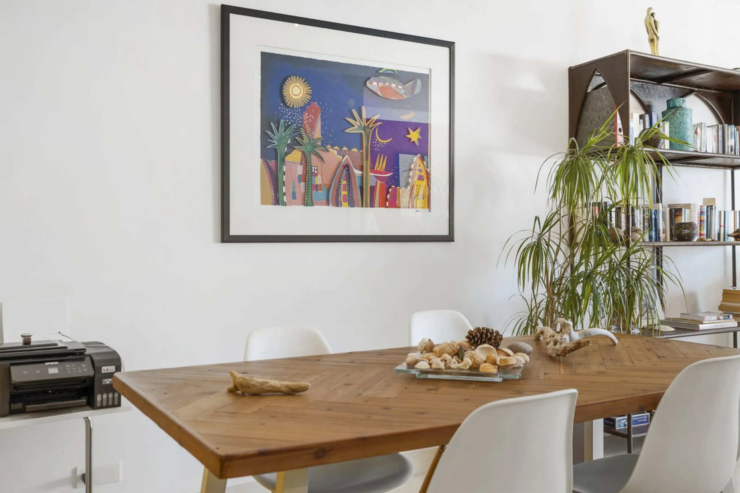 Set in the highly desirable beachfront area of Buenas Noches, Estepona, this exceptional frontline beach apartment offers direct access to the Mediterranean Sea and breathtaking uninterrupted panoramic sea views.
