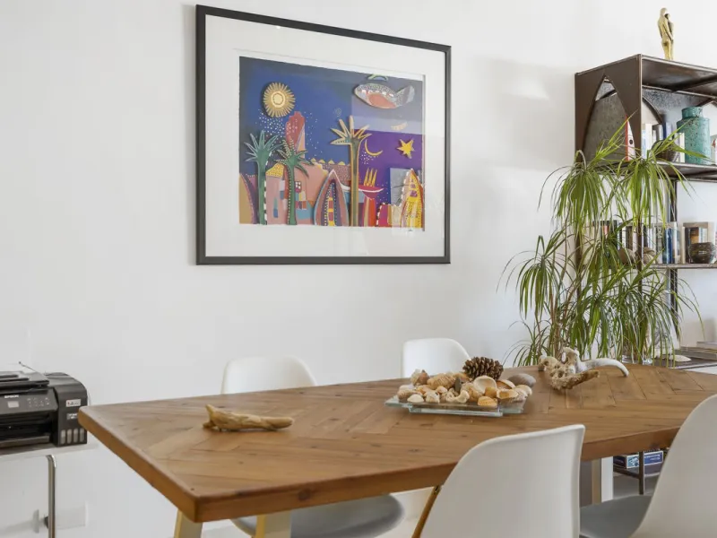 Set in the highly desirable beachfront area of Buenas Noches, Estepona, this exceptional frontline beach apartment offers direct access to the Mediterranean Sea and breathtaking uninterrupted panoramic sea views.