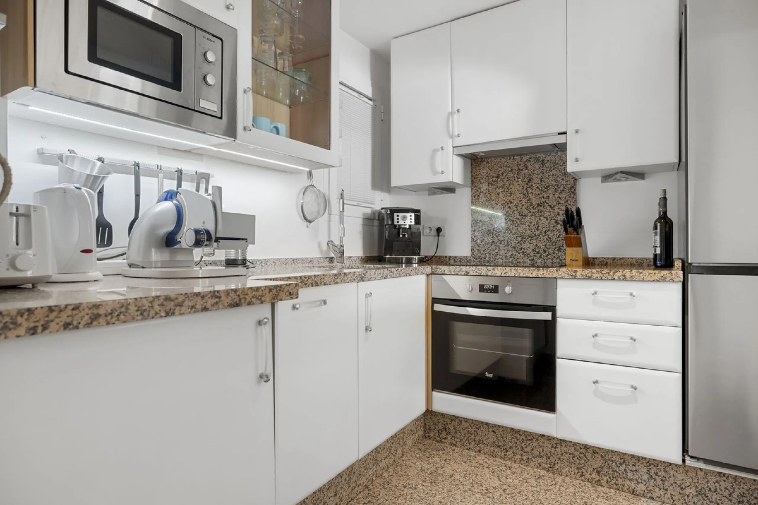Set in the highly desirable beachfront area of Buenas Noches, Estepona, this exceptional frontline beach apartment offers direct access to the Mediterranean Sea and breathtaking uninterrupted panoramic sea views.
