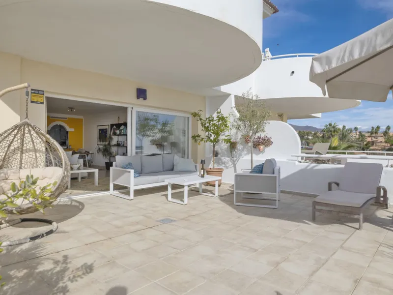 Set in the highly desirable beachfront area of Buenas Noches, Estepona, this exceptional frontline beach apartment offers direct access to the Mediterranean Sea and breathtaking uninterrupted panoramic sea views.