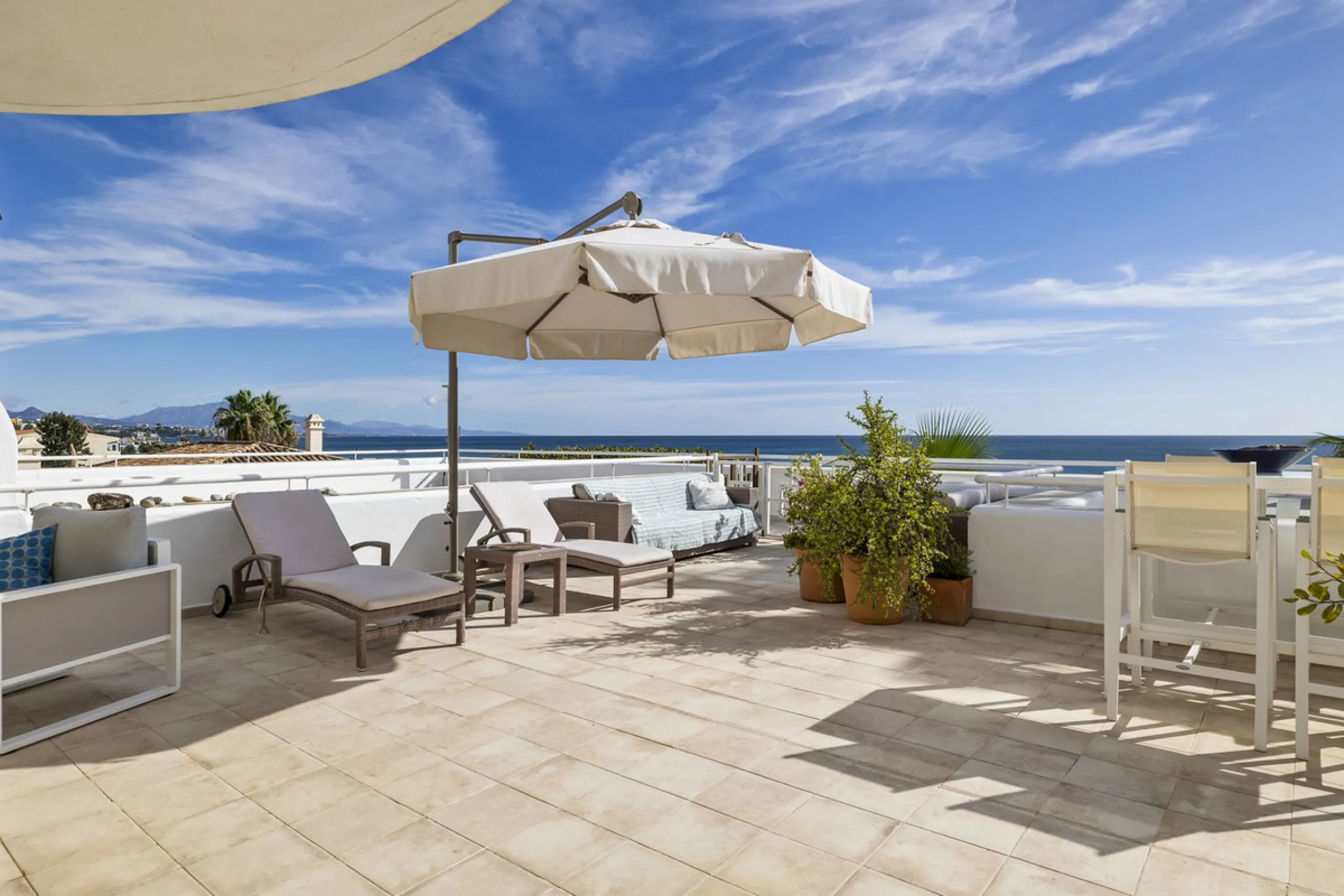 Set in the highly desirable beachfront area of Buenas Noches, Estepona, this exceptional frontline beach apartment offers direct access to the Mediterranean Sea and breathtaking uninterrupted panoramic sea views.