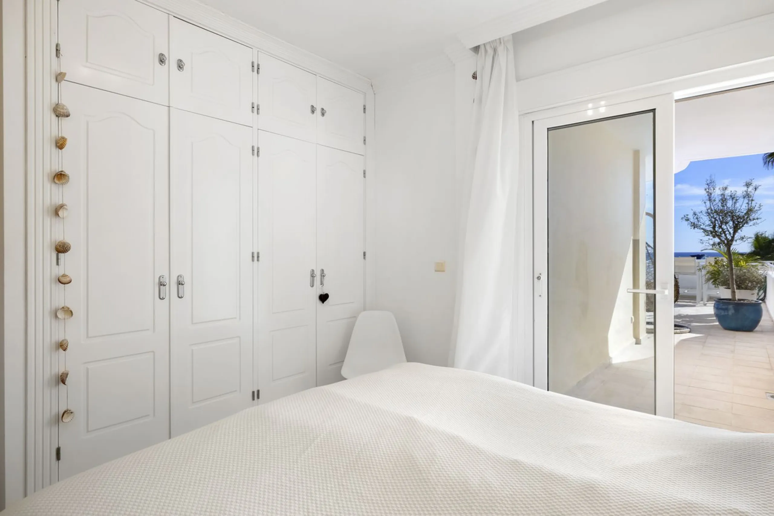 Set in the highly desirable beachfront area of Buenas Noches, Estepona, this exceptional frontline beach apartment offers direct access to the Mediterranean Sea and breathtaking uninterrupted panoramic sea views.