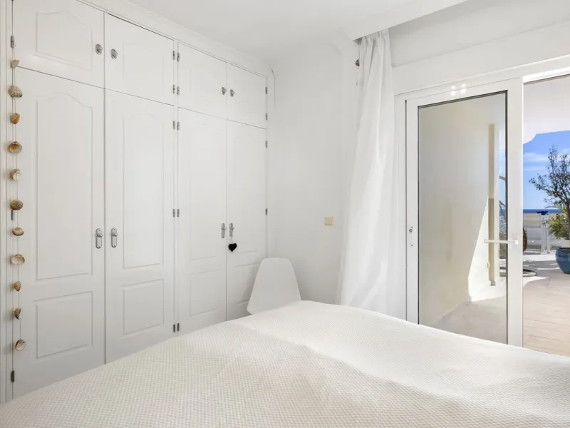 Set in the highly desirable beachfront area of Buenas Noches, Estepona, this exceptional frontline beach apartment offers direct access to the Mediterranean Sea and breathtaking uninterrupted panoramic sea views.