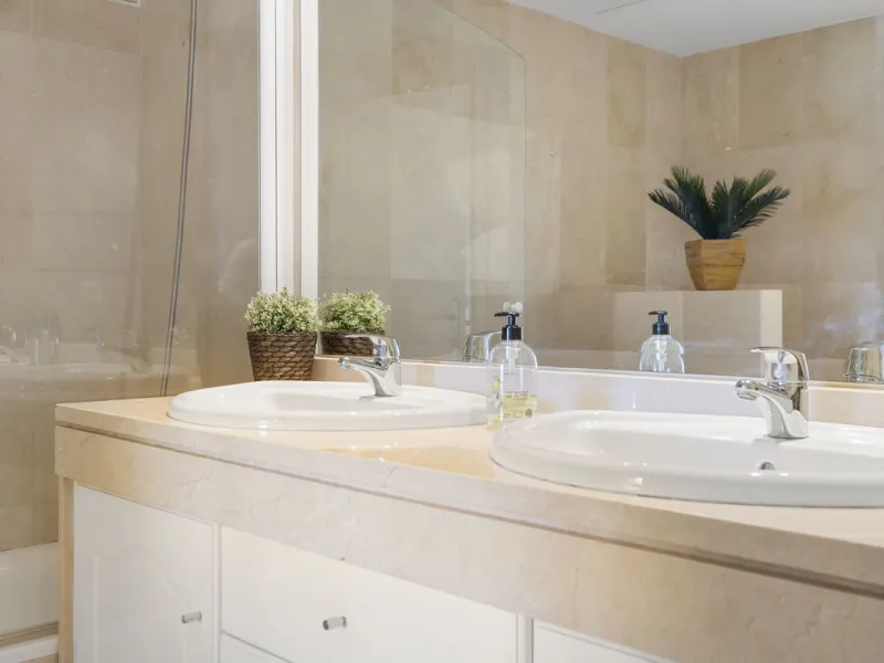 Set in the highly desirable beachfront area of Buenas Noches, Estepona, this exceptional frontline beach apartment offers direct access to the Mediterranean Sea and breathtaking uninterrupted panoramic sea views.