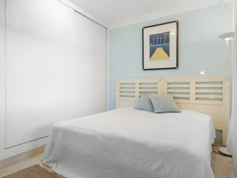Set in the highly desirable beachfront area of Buenas Noches, Estepona, this exceptional frontline beach apartment offers direct access to the Mediterranean Sea and breathtaking uninterrupted panoramic sea views.