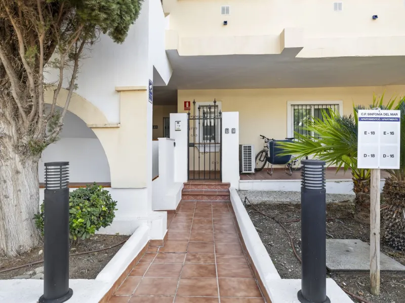 Set in the highly desirable beachfront area of Buenas Noches, Estepona, this exceptional frontline beach apartment offers direct access to the Mediterranean Sea and breathtaking uninterrupted panoramic sea views.