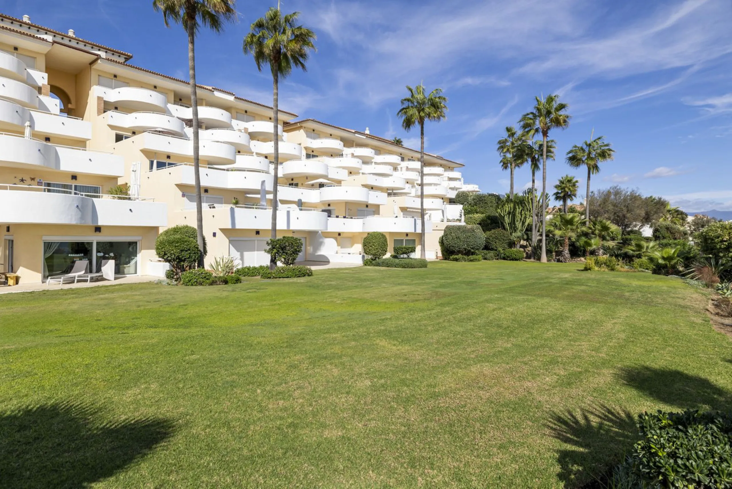 Set in the highly desirable beachfront area of Buenas Noches, Estepona, this exceptional frontline beach apartment offers direct access to the Mediterranean Sea and breathtaking uninterrupted panoramic sea views.