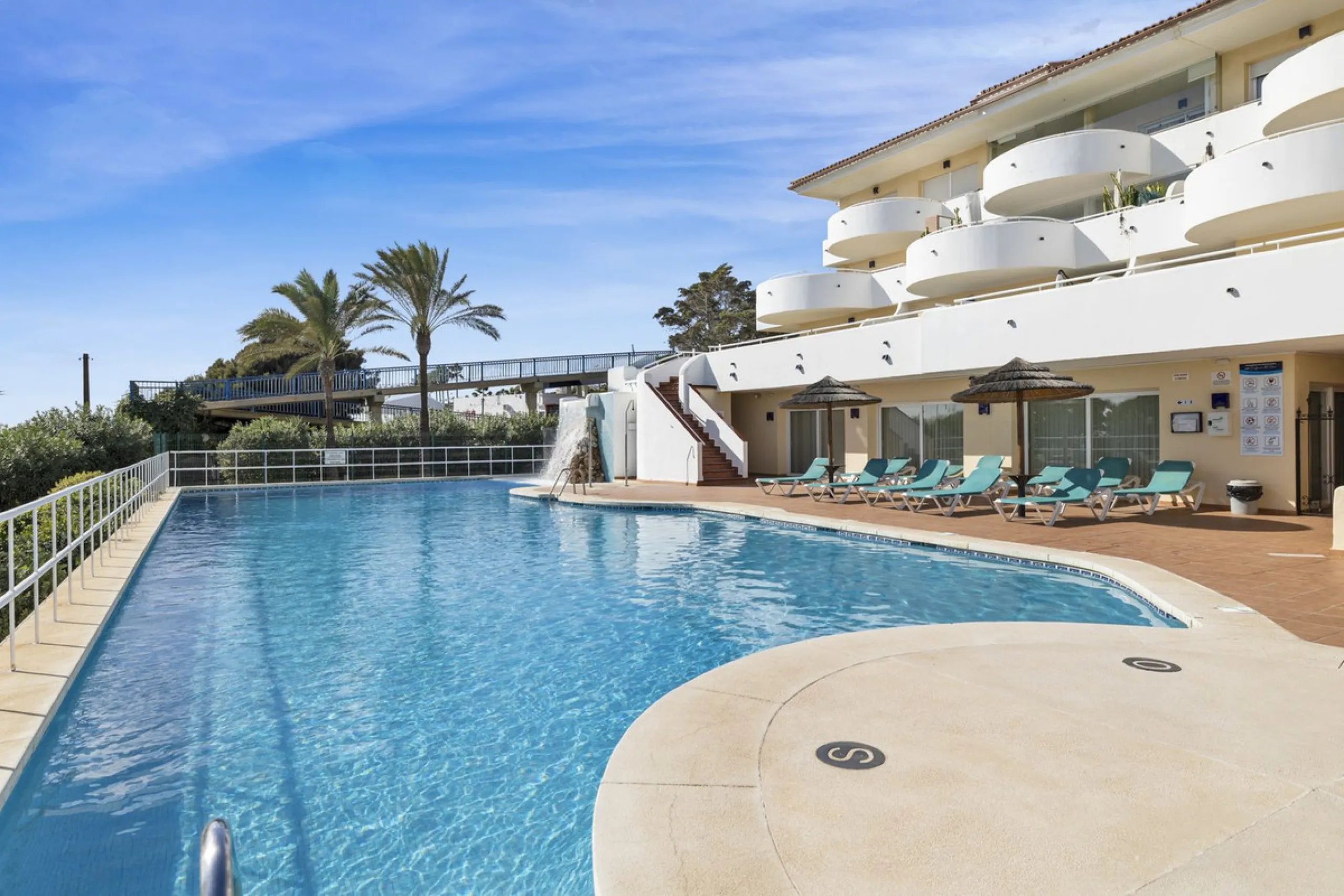 Set in the highly desirable beachfront area of Buenas Noches, Estepona, this exceptional frontline beach apartment offers direct access to the Mediterranean Sea and breathtaking uninterrupted panoramic sea views.