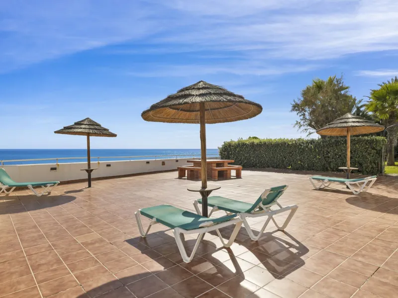 Set in the highly desirable beachfront area of Buenas Noches, Estepona, this exceptional frontline beach apartment offers direct access to the Mediterranean Sea and breathtaking uninterrupted panoramic sea views.