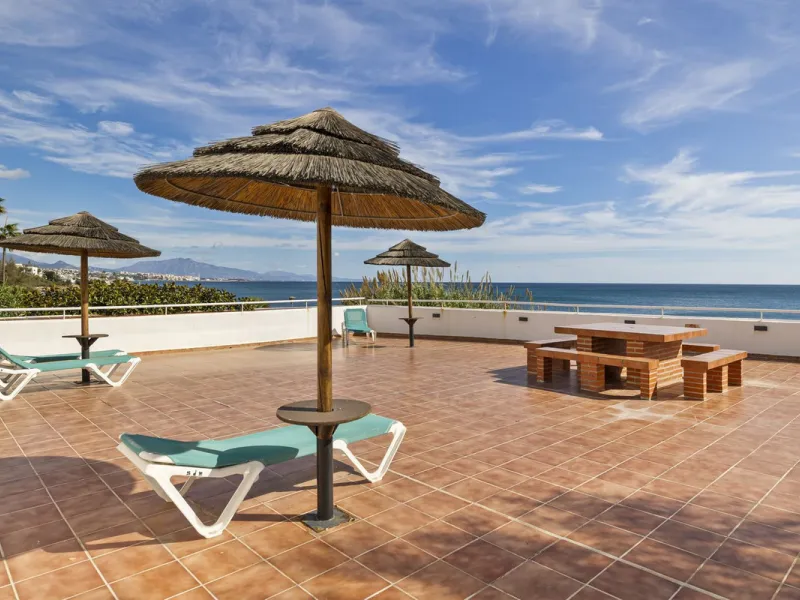 Set in the highly desirable beachfront area of Buenas Noches, Estepona, this exceptional frontline beach apartment offers direct access to the Mediterranean Sea and breathtaking uninterrupted panoramic sea views.