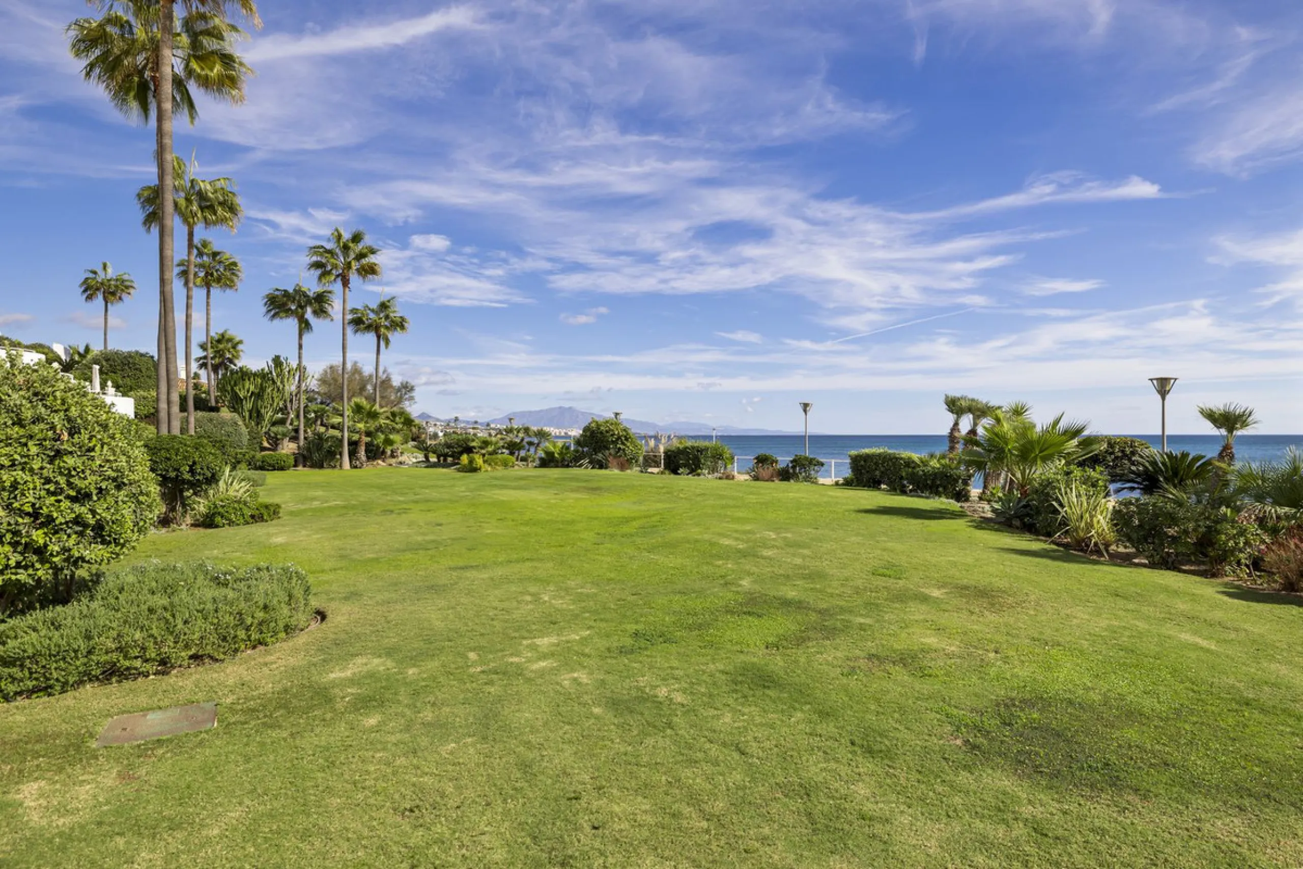 Set in the highly desirable beachfront area of Buenas Noches, Estepona, this exceptional frontline beach apartment offers direct access to the Mediterranean Sea and breathtaking uninterrupted panoramic sea views.