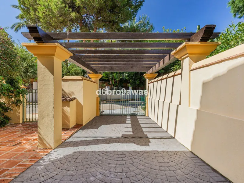 €985,000 | Marbella East – Río Real – Greenlife Village | Classic Andalusian Corner Townhouse!!