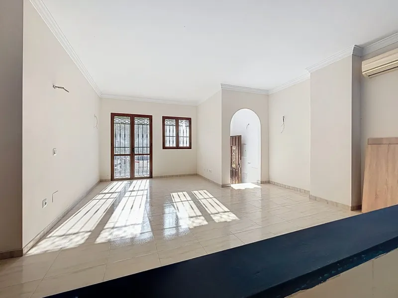 A complete block of homes located in Algarrobo Pueblo is offered for sale, consisting of three floors with three independent apartments, ideal for both investment and family residential use. On the first floor is the first apartment, which has a living ro