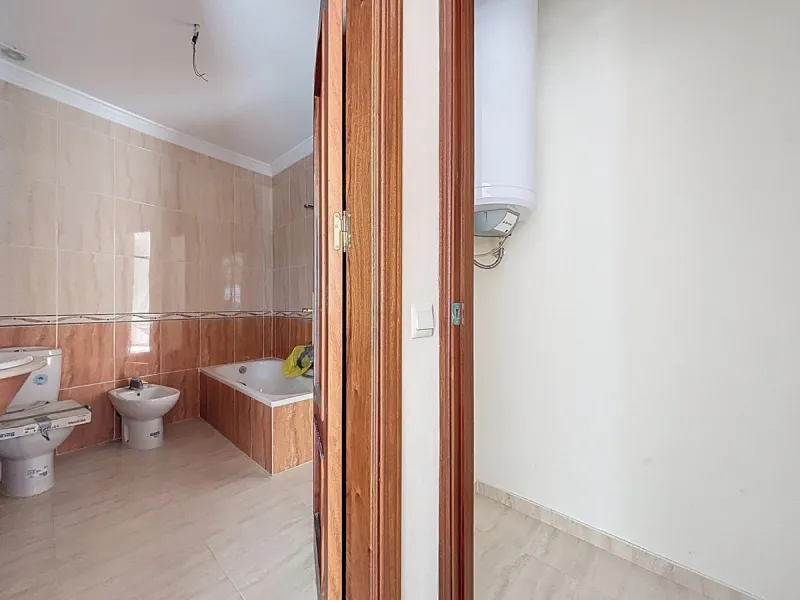 A complete block of homes located in Algarrobo Pueblo is offered for sale, consisting of three floors with three independent apartments, ideal for both investment and family residential use. On the first floor is the first apartment, which has a living ro