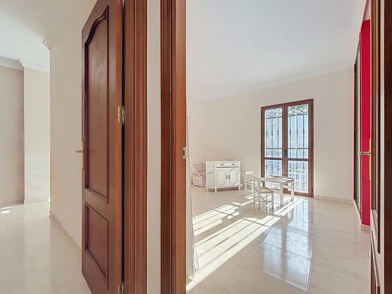 A complete block of homes located in Algarrobo Pueblo is offered for sale, consisting of three floors with three independent apartments, ideal for both investment and family residential use. On the first floor is the first apartment, which has a living ro