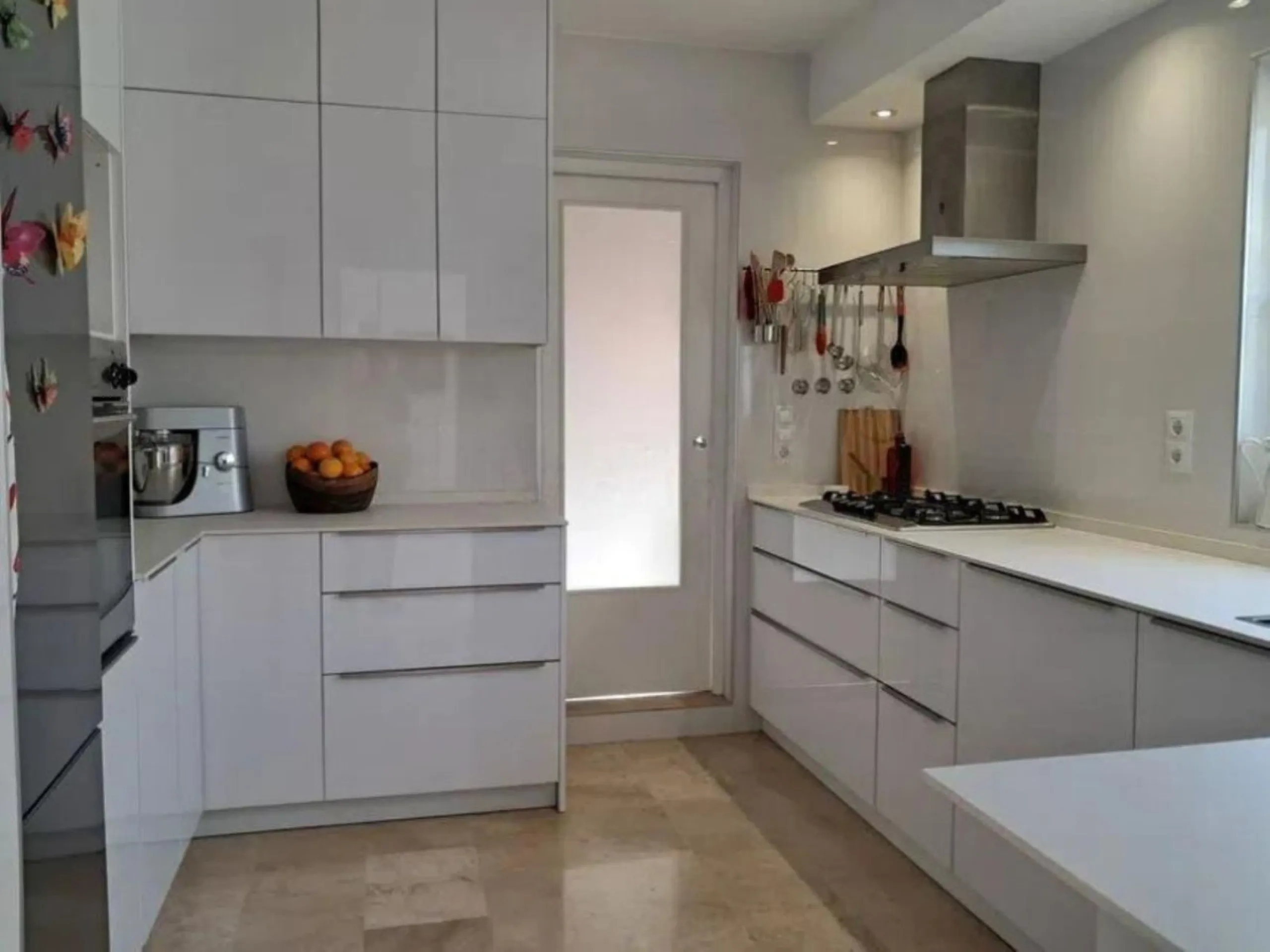 4 спальни | 3 ванные комнаты | 200м² построено | 218м² участок | угловой