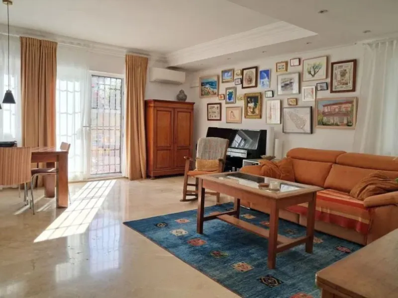 4 спальни | 3 ванные комнаты | 200м² построено | 218м² участок | угловой