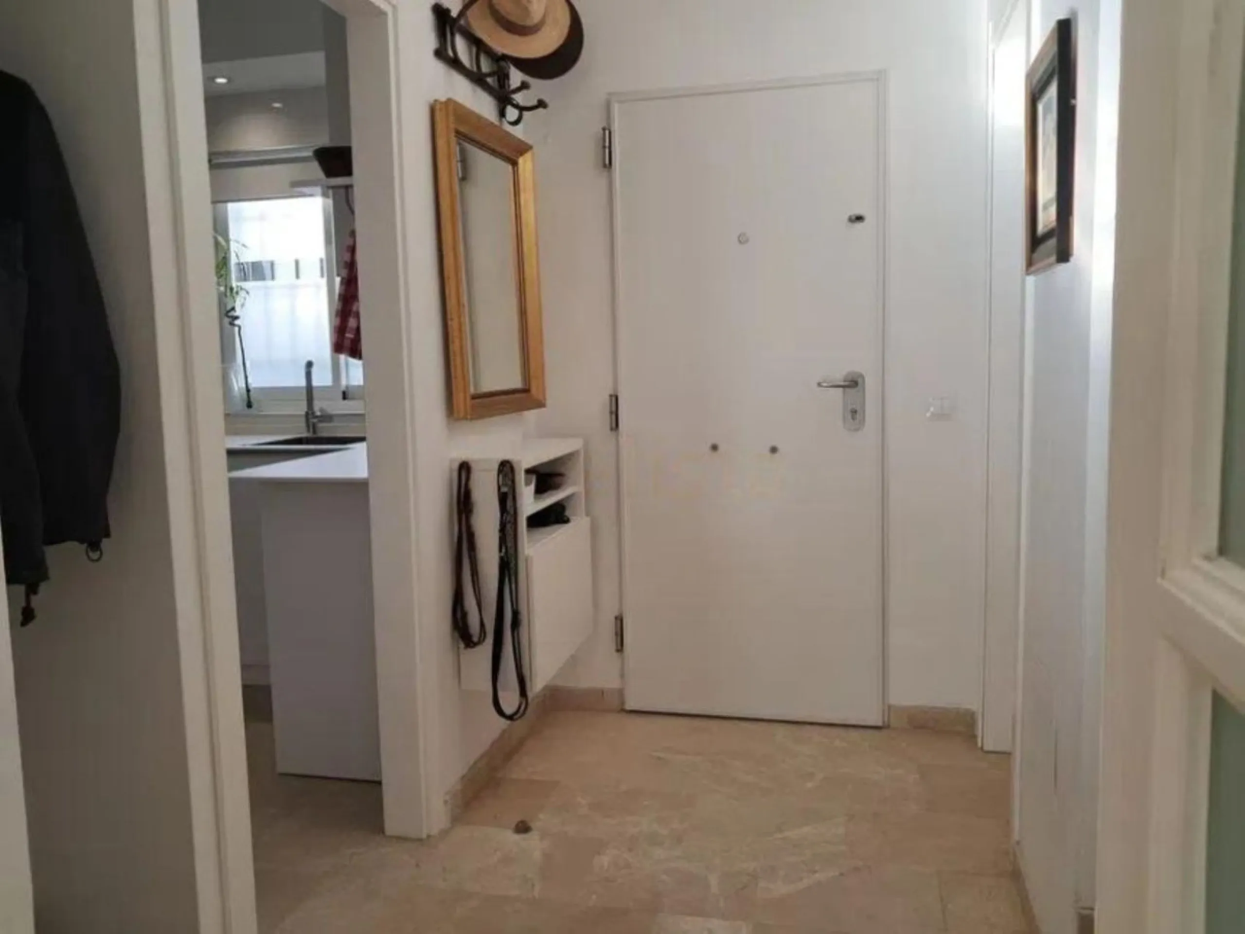 4 спальни | 3 ванные комнаты | 200м² построено | 218м² участок | угловой