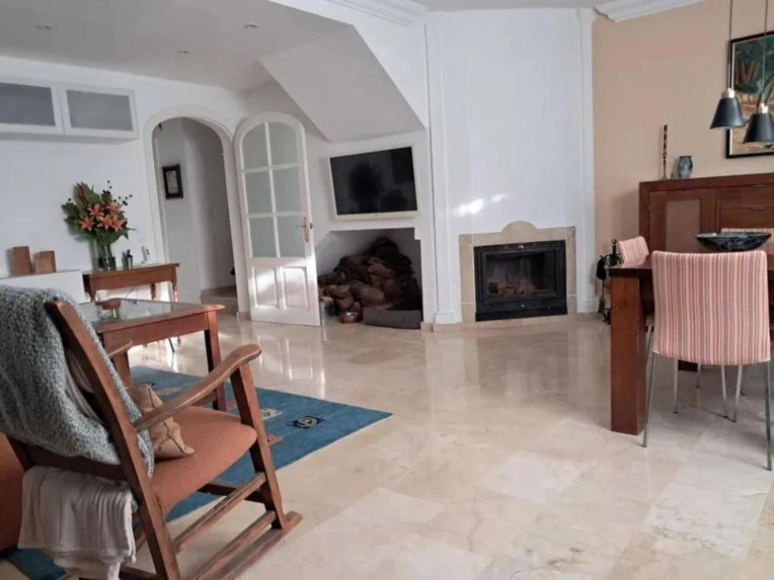 4 спальни | 3 ванные комнаты | 200м² построено | 218м² участок | угловой