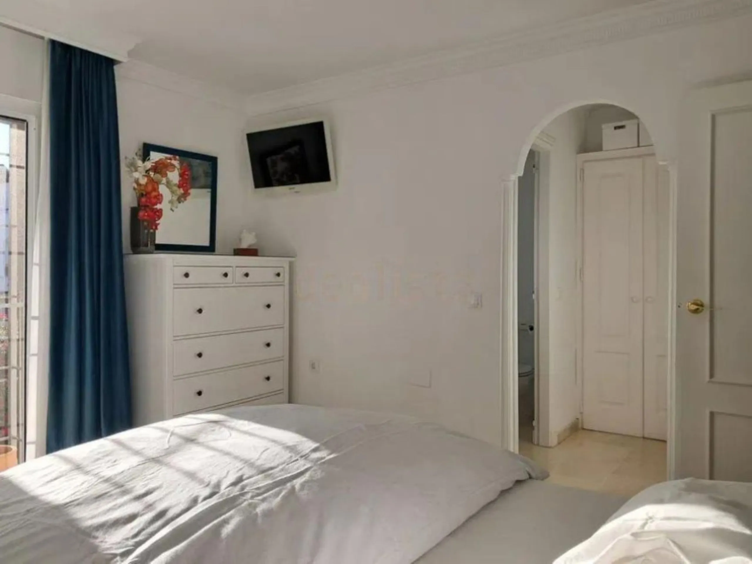4 спальни | 3 ванные комнаты | 200м² построено | 218м² участок | угловой