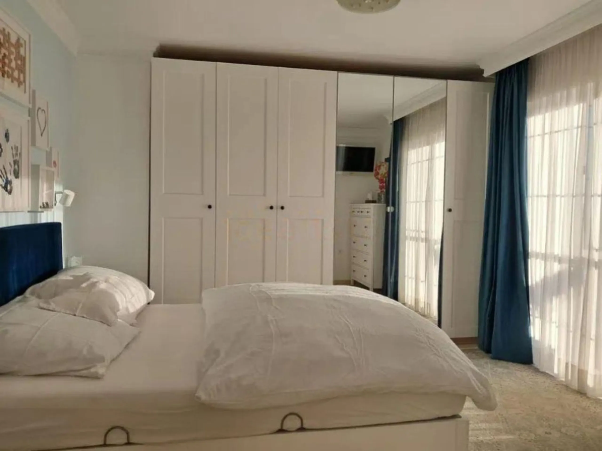 4 спальни | 3 ванные комнаты | 200м² построено | 218м² участок | угловой