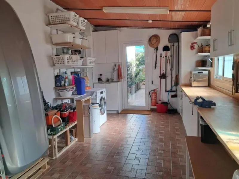 4 спальни | 3 ванные комнаты | 200м² построено | 218м² участок | угловой