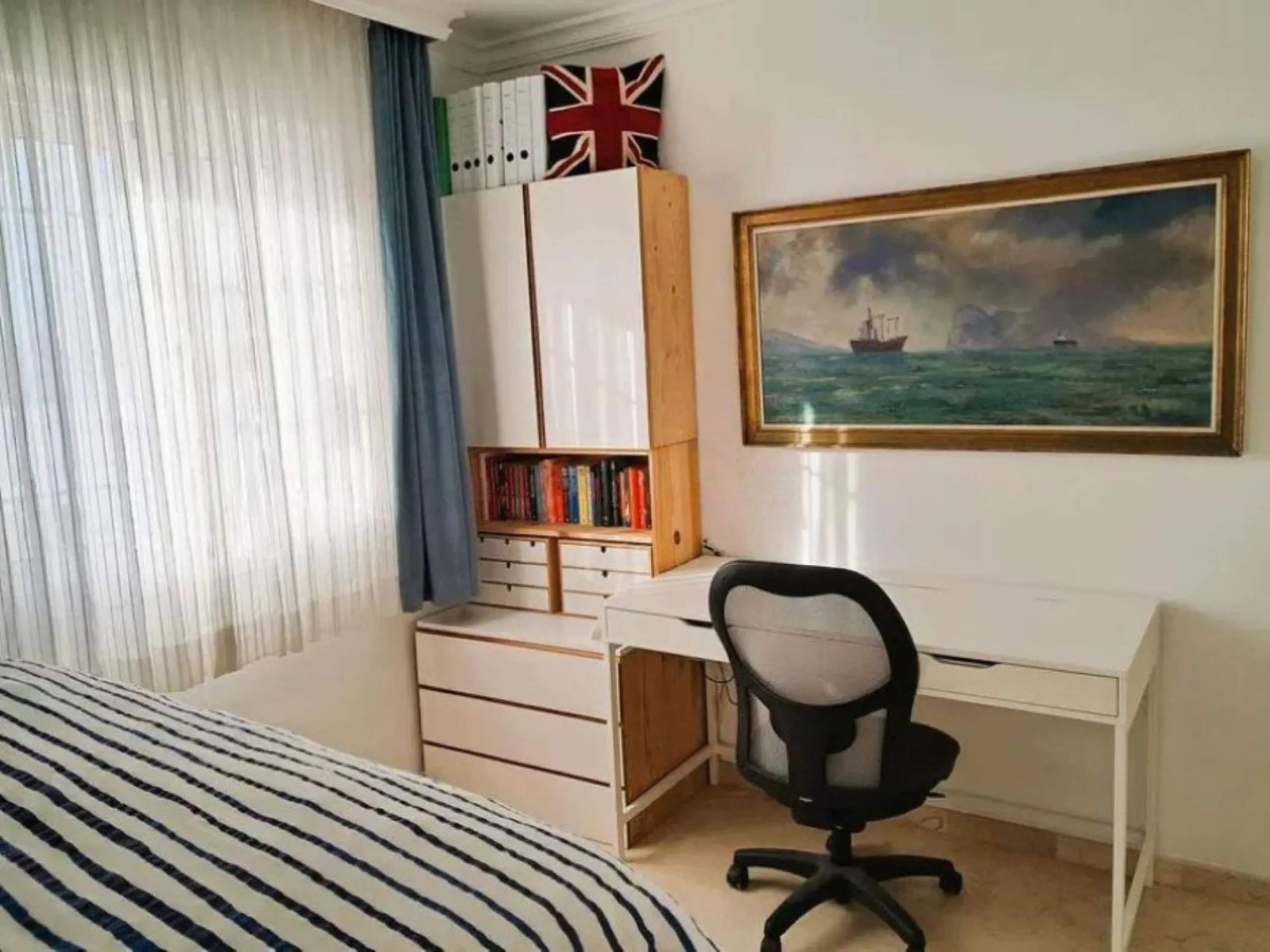 4 спальни | 3 ванные комнаты | 200м² построено | 218м² участок | угловой