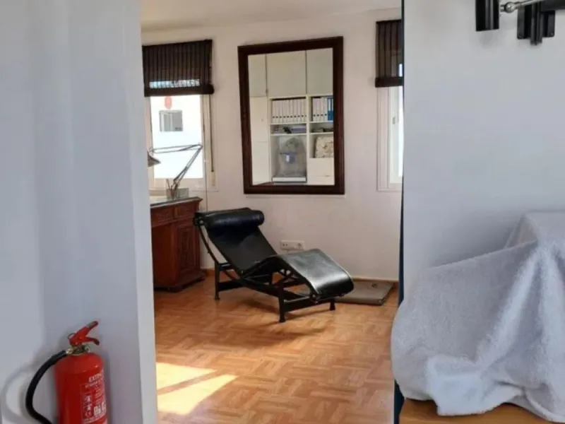 4 спальни | 3 ванные комнаты | 200м² построено | 218м² участок | угловой