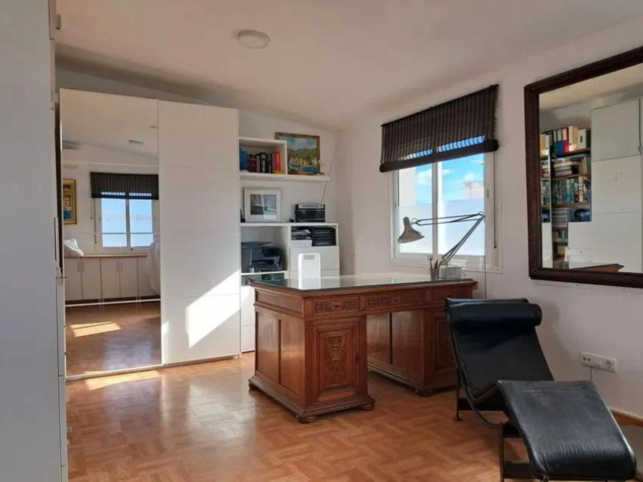 4 спальни | 3 ванные комнаты | 200м² построено | 218м² участок | угловой