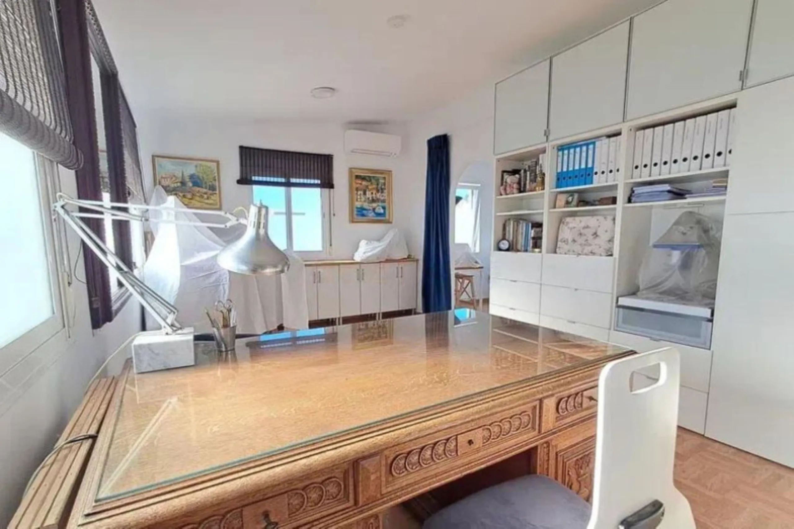 4 спальни | 3 ванные комнаты | 200м² построено | 218м² участок | угловой