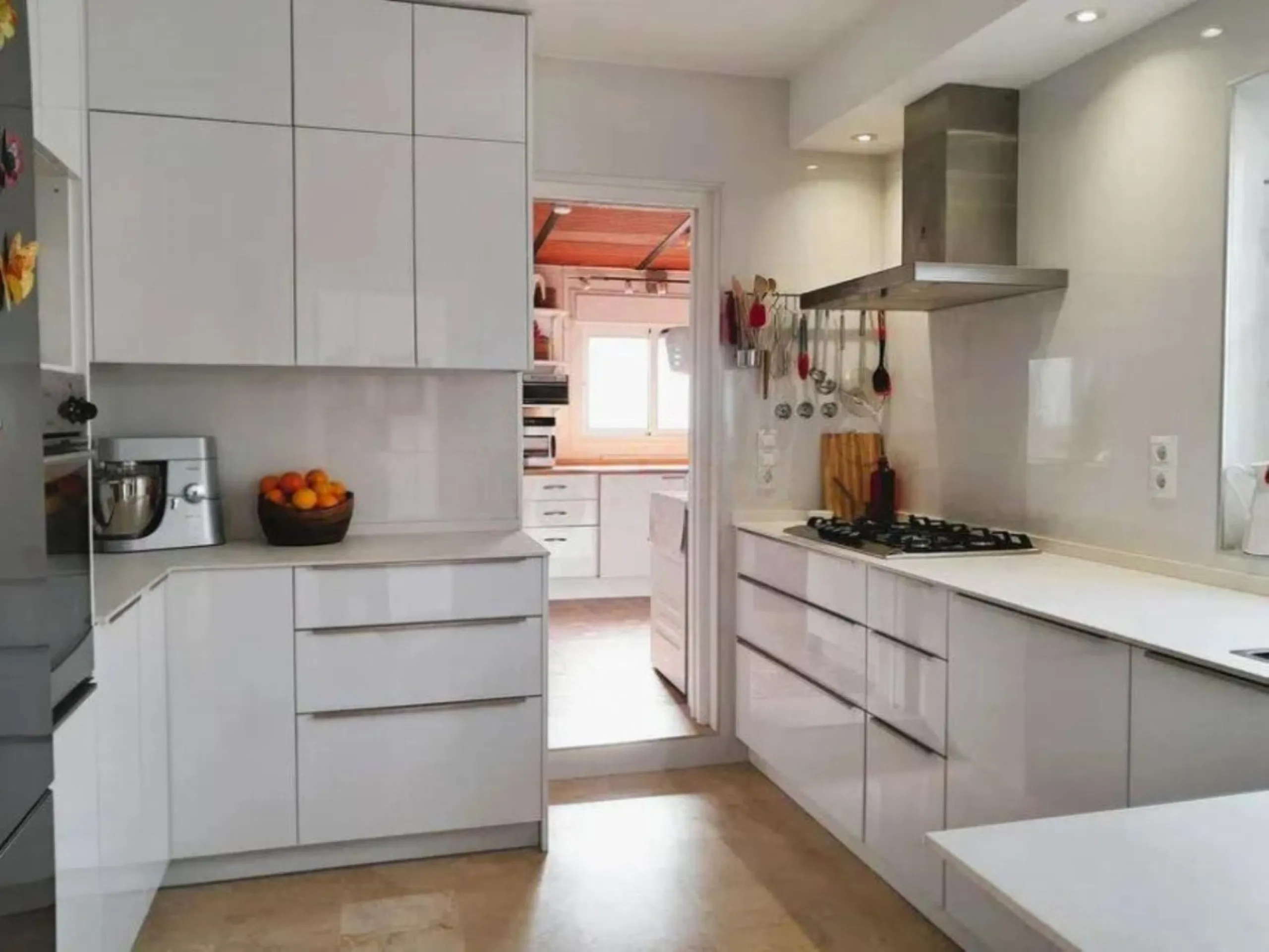 4 спальни | 3 ванные комнаты | 200м² построено | 218м² участок | угловой