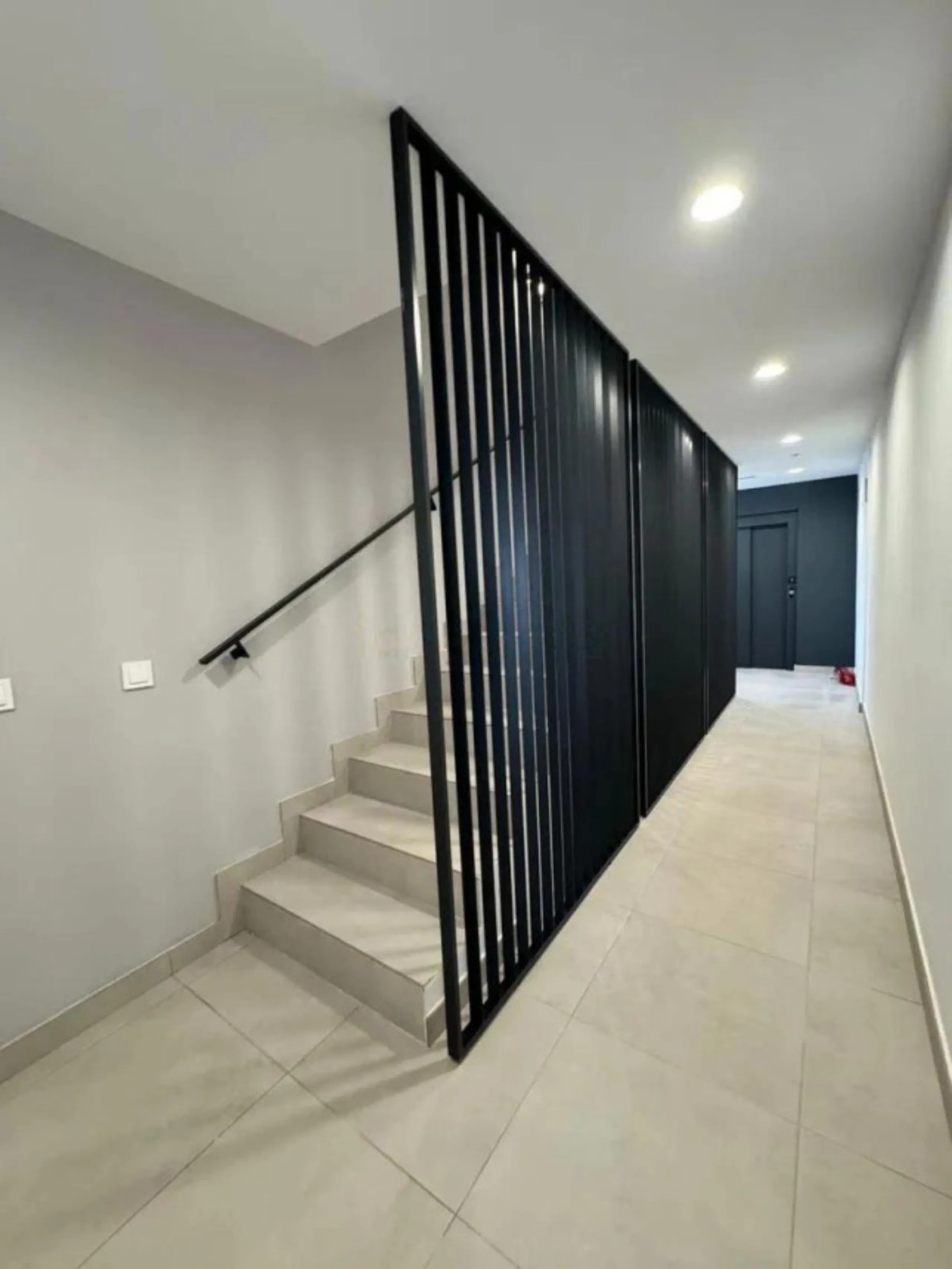 This bright, unfurnished 2-bedroom apartment pairs a practical layout with a calm outlook over the green communal landscape and a distant sea view from the terrace.