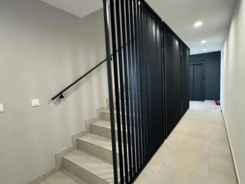 This bright, unfurnished 2-bedroom apartment pairs a practical layout with a calm outlook over the green communal landscape and a distant sea view from the terrace.