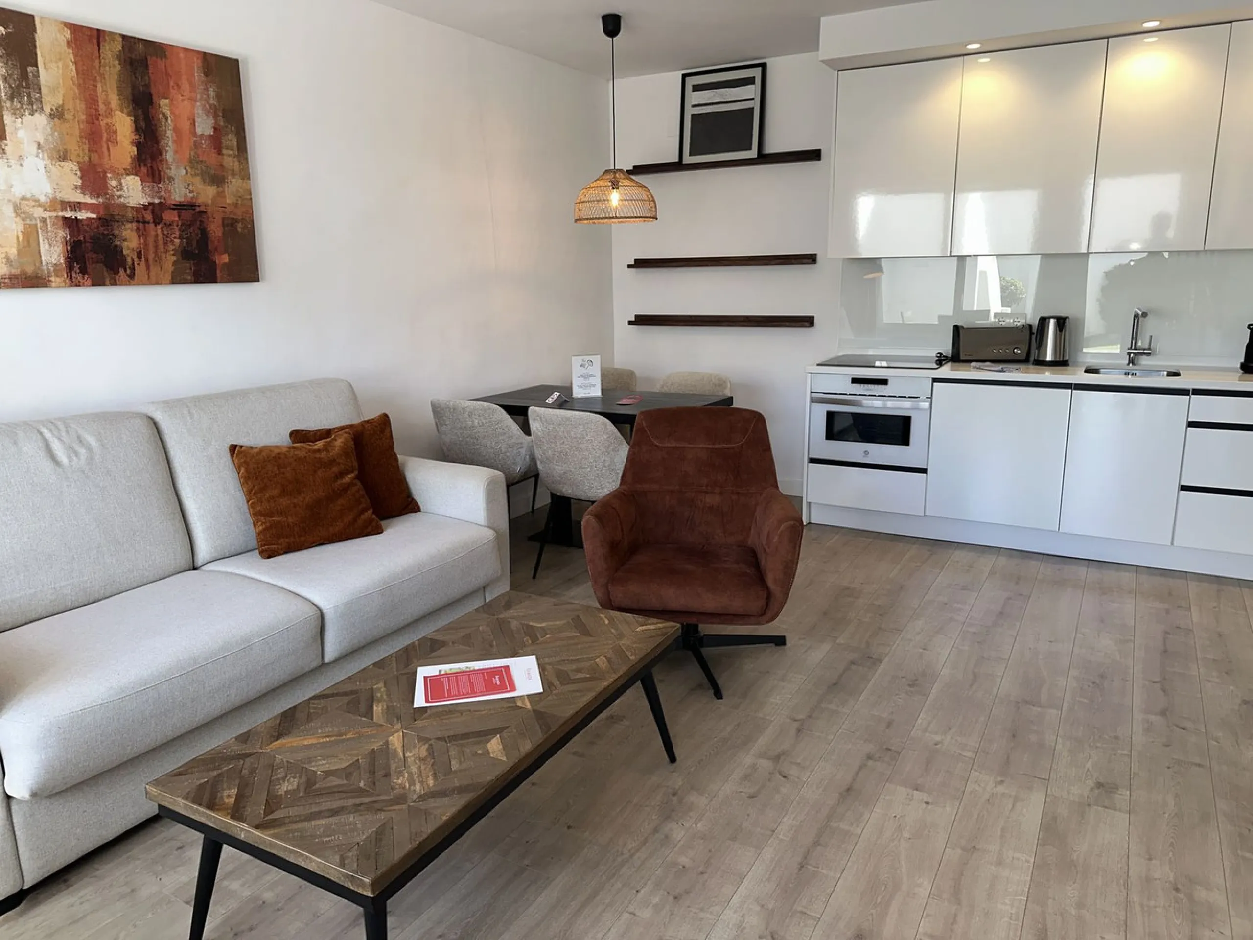 This beautifully renovated, ground‑floor beachfront apartment is offered fully furnished and elegantly decorated—ready to enjoy.