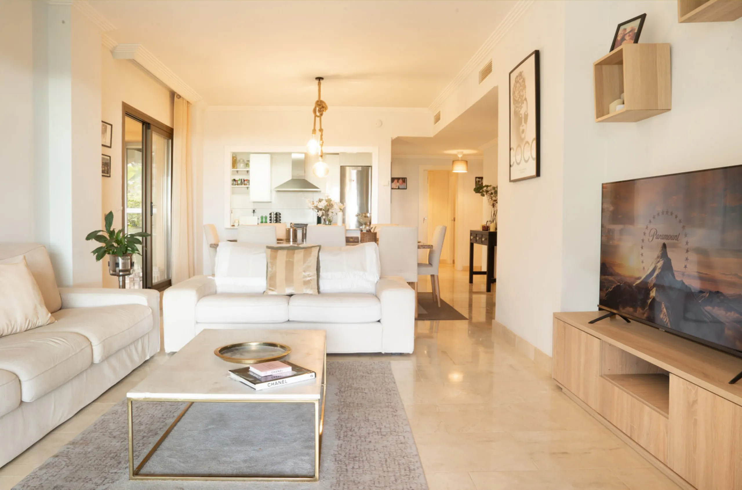 Apartment - Ground Floor Apartment в продаже в Benahavís, Málaga. В доме 3 спален и 2 ванных комнат. Площадь дома 128 м²
